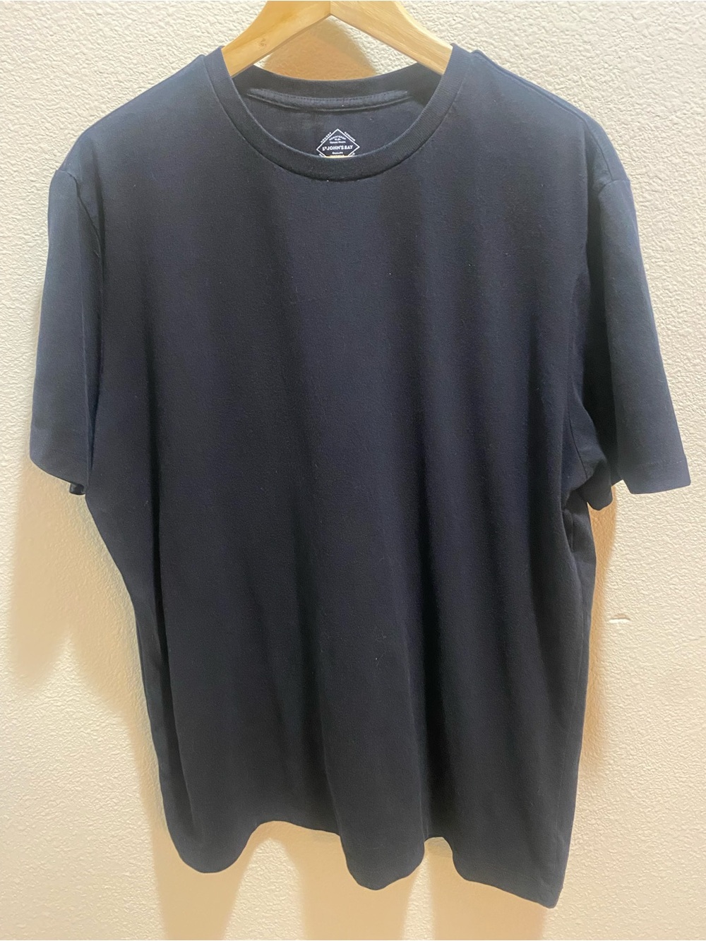 L Minimalistic/Low Key Vibe 🫶🏽St. John's Bay Black Short Sleeve Crew Tee